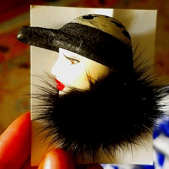 None Accessories - Vintage art nouveau pin with real fur.